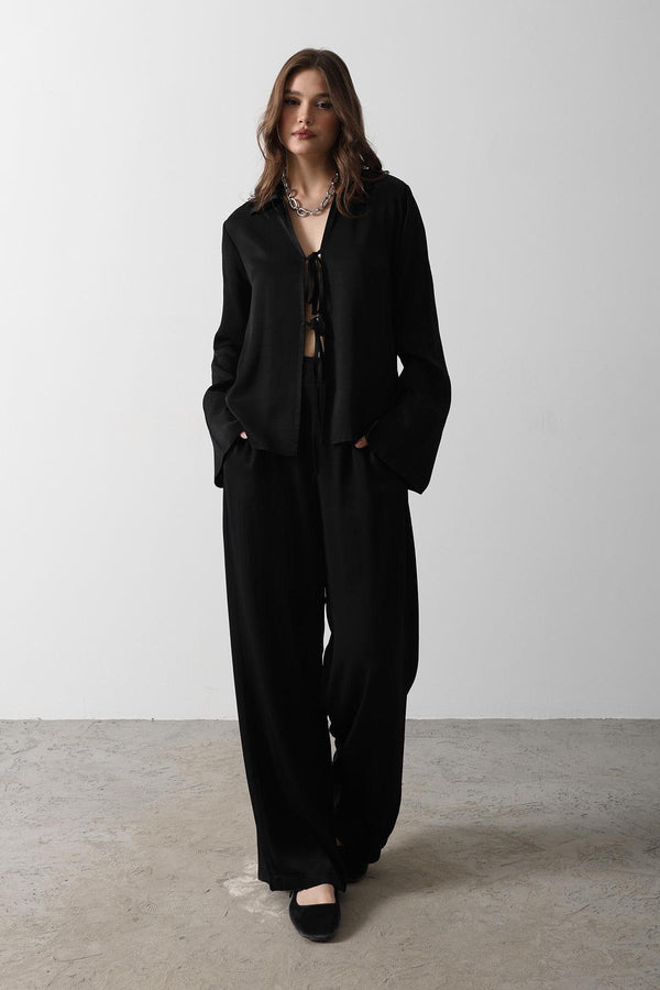 Ön bağlamalı Siyah Saten Takım